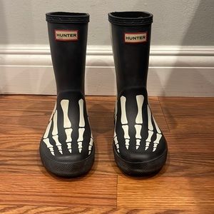 Skeleton hunter boots